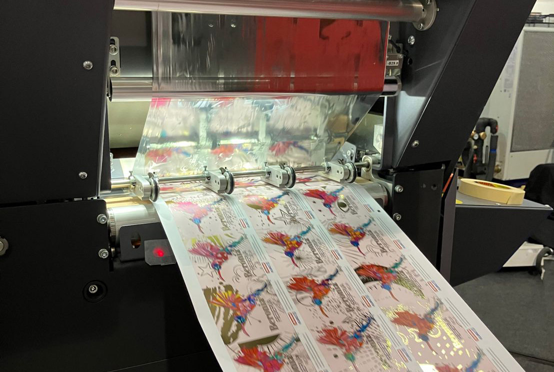 Por que o Acabamento é Essencial para Rótulos e Embalagens? 