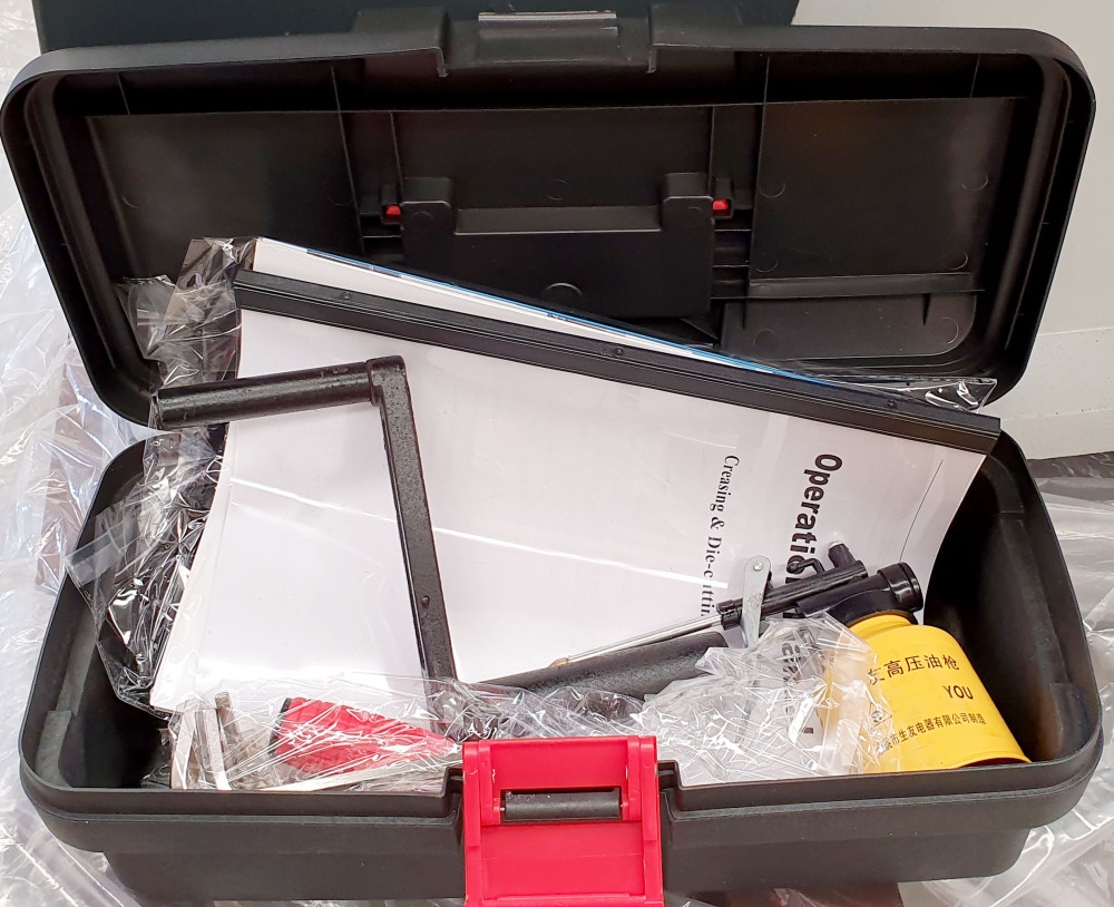 Máquina de Corte e Vinco PolyVinco - Caixa de Ferramentas