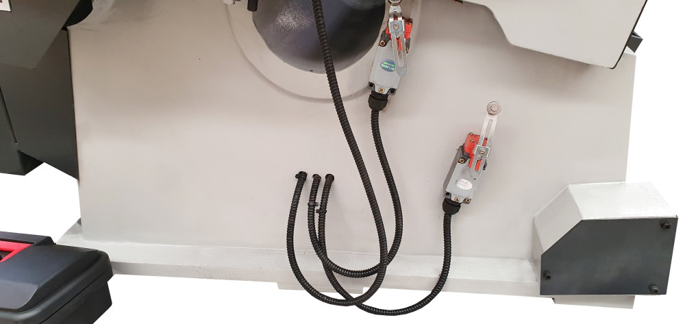 Máquina de Corte e Vinco PolyVinco - Bomba de Óleo