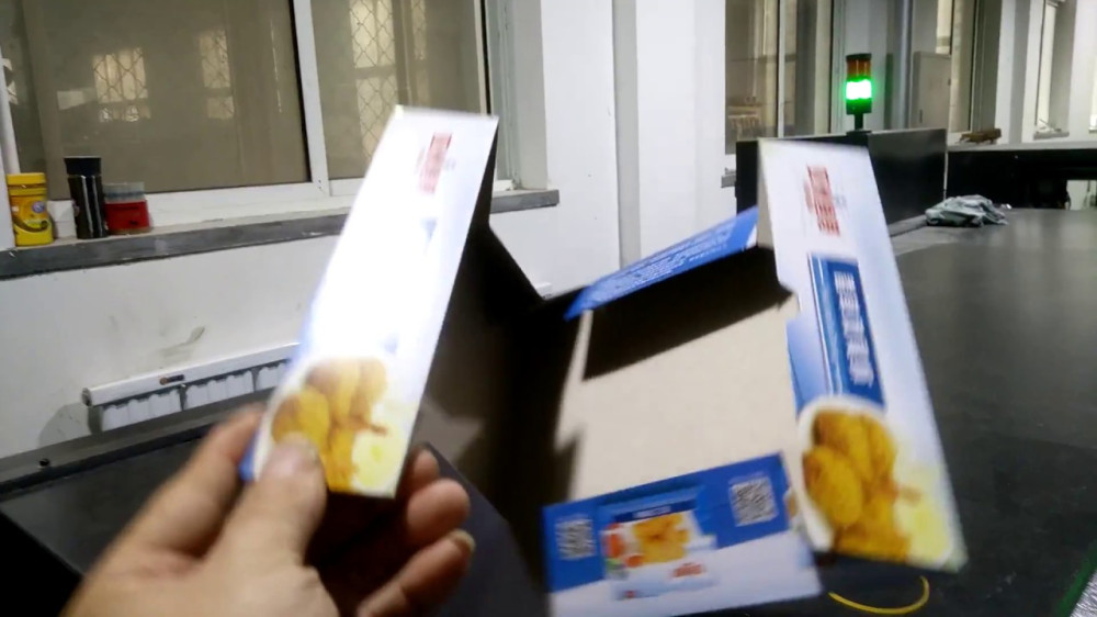 Diamond BFT - Dobradeira-Coladeira com Cola Lateral, Pre-Vinco e Fundo Automático