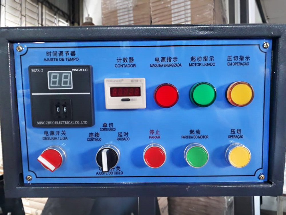 Máquina de Corte e Vinco PolyVinco