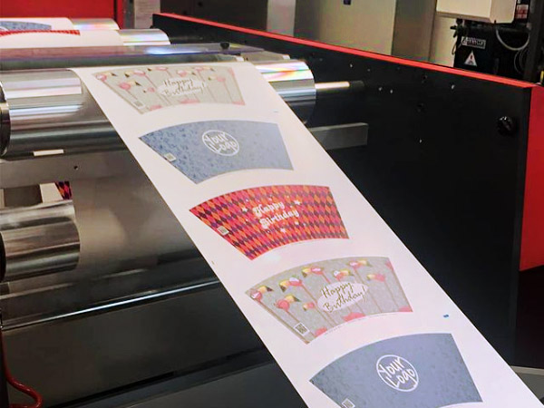 A Gráfica Cup4U utiliza a Digital Xeikon 3500 na produção dos seus copos de papel