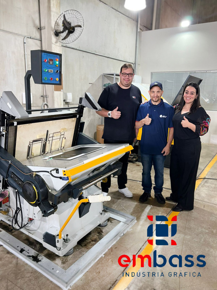 Máquina de Corte e Vinco PolyVinco - Embass Indústria Gráfica